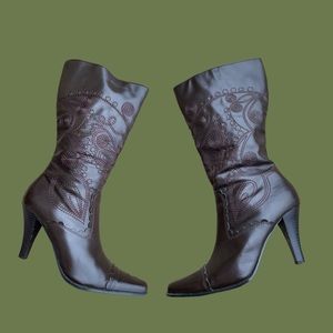 Vintage 00s embroidered boots